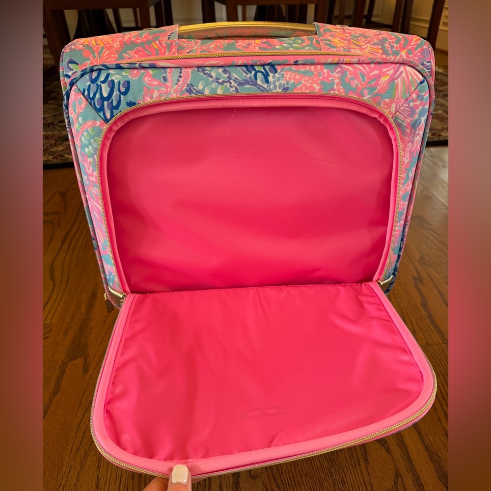 Lilly Pulitzer Carry On Luggage Suitcase Splendor in the Sand - Picture 11 of 17